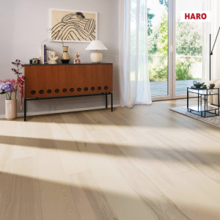 547569 Haro Parquet - Planche large à l'ancienne série 4000 - Frêne blanc clair universal brossé 4V  vernis naturadur