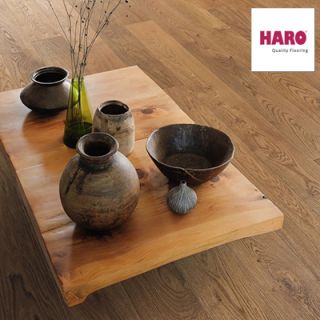 547518 Haro Parquet - Planche large à l'ancienne série 4000 - Chêne fumé markant brossé 4V verni Naturadur